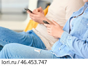 Пациенты ждут своей очереди в зале клиники, крупным планом. Стоковое фото, фотограф Pixel_shot / Фотобанк Лори