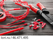 Различные инструменты и принадлежности электрика на деревянном фоне. Стоковое фото, фотограф Pixel_shot / Фотобанк Лори