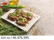 Вкусные бутерброды с спредом и свежей зеленью на тарелке. Стоковое фото, фотограф Pixel_shot / Фотобанк Лори