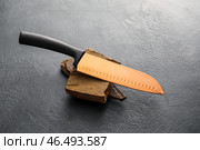 Нож с точильными камнями на темном фоне. Стоковое фото, фотограф Pixel_shot / Фотобанк Лори