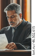 Serious judge reading legal documents in courtroom. Стоковое AI-видео, аниматор Юрий Поздников / Фотобанк Лори