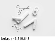 Хирургический инструмент, бинты, медицинский пластырь и ватные палочки на светлом фоне. Стоковое фото, фотограф Pixel_shot / Фотобанк Лори