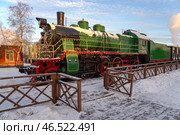Старый советский пассажирский паровоз Су.250-74 у платформы на станции Сортавала. Республика Карелия. Редакционное фото, фотограф Анна Карасева / Фотобанк Лори