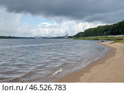 Летний вид на реку Волгу, Рыбинский мост и Спасо-Преображенский собор в Рыбинске. Ярославская область, Россия (2024 год). Стоковое фото, фотограф Елена Коромыслова / Фотобанк Лори