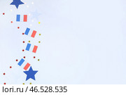 Французские флаги и звезды на белом фоне. Празднование Дня взятия Бастилии. Стоковое фото, фотограф Pixel_shot / Фотобанк Лори
