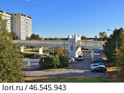 Moscow, Russia - Sept 20. 2024. 6 microdistrict of Zelenograd. Overground pedestrian crossing. Редакционное фото, фотограф Володина Ольга / Фотобанк Лори