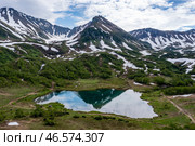 Камчатский край. Озеро Тахколоч и горный массив Вачкажец. Стоковое фото, фотограф Елена Верещака / ТАСС / Фотобанк Лори