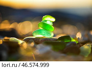 Осколки разбитого цветного стекла. Стоковое фото, фотограф Юрий Смитюк / ТАСС / Фотобанк Лори