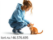 Девушка гладит рыжую кошку. Кошка радуется ласке. ом. Стоковое AI-изображение, AI-художник Ярославский Максим / Фотобанк Лори