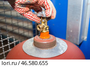Газовый баллон. Стоковое фото, фотограф Евгений Софронеев / ТАСС / Фотобанк Лори