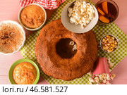 Традиционная еда для Festa Junina (июньский фестиваль) на цветном деревянном фоне. Стоковое фото, фотограф Pixel_shot / Фотобанк Лори