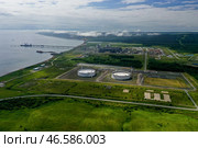 Завод по производству сжиженного природного газа и терминал отгрузки нефти. Стоковое фото, фотограф Юрий Смитюк / ТАСС / Фотобанк Лори