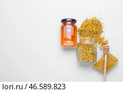 Банки с пчелиной пыльцой, медом и воском на светлом фоне. Стоковое фото, фотограф Pixel_shot / Фотобанк Лори
