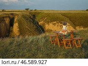 Вкусная еда и напитки для романтического пикника на столе на свежем воздухе. Стоковое фото, фотограф Pixel_shot / Фотобанк Лори