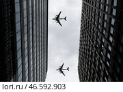 Дальние бомбардировщики Ту-95МС во время показательного полета над городом. Стоковое фото, фотограф Артем Геодакян / ТАСС / Фотобанк Лори