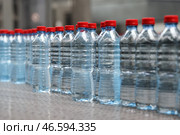 Пластиковые бутылки с водой. Стоковое фото, фотограф Елена Афонина / ТАСС / Фотобанк Лори