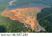 Водоем, загрязненный осадками металлов. Стоковое фото, фотограф Донат Сорокин / ТАСС / Фотобанк Лори