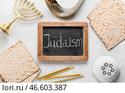 Композиция с символикой иудаизма на светлом фоне. Стоковое фото, фотограф Pixel_shot / Фотобанк Лори