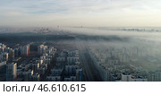 Свердловская область. Екатеринбург. Смог над городом (2021 год). Стоковое фото, фотограф Донат Сорокин / ТАСС / Фотобанк Лори