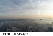Свердловская область. Екатеринбург. Смог над городом (2021 год). Стоковое фото, фотограф Донат Сорокин / ТАСС / Фотобанк Лори