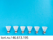 Arrangement of shuttlecocks on a blue background. Стоковое фото, фотограф Сергей Толмачёв / Фотобанк Лори