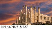 Temple of Zeus, Jordanian city of Jerash (Gerasa of Antiquity), capital and largest city of Jerash Governorate, Jordan. Against the background of a beautiful sky with clouds (2016 год). Стоковое фото, фотограф Владимир Журавлев / Фотобанк Лори