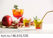 Стаканы вкусного гранатового коктейля на белом фоне. Стоковое фото, фотограф Pixel_shot / Фотобанк Лори