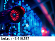 Камера видеонаблюдения в коридоре с синим освещением. Стоковое AI-изображение, AI-художник Anna Leeva / Фотобанк Лори