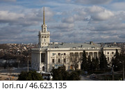 Республика Крым. Севастополь. Русский драматический театр Черноморского флота РФ имени Б. А. Лавренева на площади Ушакова (2020 год). Стоковое фото, фотограф Сергей Мальгавко / ТАСС / Фотобанк Лори