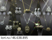 Серьги и подвески. Стоковое фото, фотограф Артем Геодакян / ТАСС / Фотобанк Лори