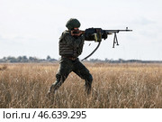 Военнослужащий во время стрельбы из пулемета. Стоковое фото, фотограф Алексей Коновалов / ТАСС / Фотобанк Лори