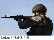 Военнослужащий во время тактических учений. Стоковое фото, фотограф Алексей Коновалов / ТАСС / Фотобанк Лори