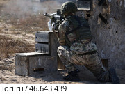 Военнослужащий во время тактических учений. Стоковое фото, фотограф Алексей Коновалов / ТАСС / Фотобанк Лори
