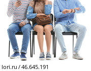 Люди в очереди на белом фоне. Стоковое фото, фотограф Pixel_shot / Фотобанк Лори