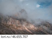 Горный хребет в облаках. Стоковое фото, фотограф Сармат Батагов / Фотобанк Лори