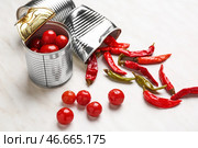 Консервные банки с овощами на светлом столе. Стоковое фото, фотограф Pixel_shot / Фотобанк Лори