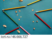 Различные карандаши на цвет фона. Школьные канцтовары. Стоковое фото, фотограф Pixel_shot / Фотобанк Лори