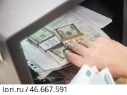 Помещение денег на хранение в сейф. А. Стоковое фото, фотограф Белкин/Бизнес Online / ТАСС / Фотобанк Лори