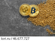 Биткойны и золотые самородки на гранж-фоне. Стоковое фото, фотограф Pixel_shot / Фотобанк Лори