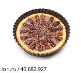 Вкусный пирог с орехами на белом фоне. Стоковое фото, фотограф Pixel_shot / Фотобанк Лори