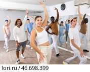 Women and men dancing synchronous group choreography in dance hall. Стоковое фото, фотограф Яков Филимонов / Фотобанк Лори