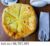 Delicious dish khachapuri Iveria with suluguni cheese. Стоковое фото, фотограф Яков Филимонов / Фотобанк Лори