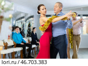 Couples dancing during Christmas - men and women dancing tango or samba next to Christmas tree. Стоковое фото, фотограф Яков Филимонов / Фотобанк Лори