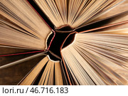 Открываются старые книги на деревянном фоне, крупным планом. Стоковое фото, фотограф Pixel_shot / Фотобанк Лори