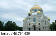 Beautiful facade of the white Cathedral with Golden domes on background cloudy sky. Стоковое фото, фотограф David Kashakhi / Фотобанк Лори