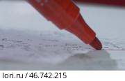 A red marker writes on a sheet of paper. Стоковое фото, фотограф David Kashakhi / Фотобанк Лори