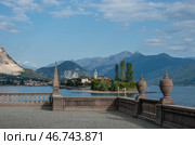 Остров Scoglio della Malghera на озере  Маджоре (Maggiore). Борромейские острова, Пьемонт Стреза, Италия. Вид с острова Изола-Белла (Isola Bella) (2018 год). Стоковое фото, фотограф Дымов Игорь / Фотобанк Лори