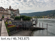 Набережная на острове Изола-Белла (Isola Bella ) в озере Маджоре, Борромейские острова, Пьемонт Стреза, Италия (2018 год). Редакционное фото, фотограф Дымов Игорь / Фотобанк Лори