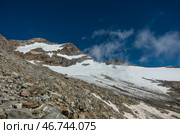 Вид на гору Пирамида Винсента  (Vincent Pyramid ) и ледник Борс в массиве Монте-Роза (Monte Rosa) недалеко от Пунта-Индрена.(Punta Indren) Регион Аланья-Вальсезия, Италия (2018 год). Стоковое фото, фотограф Дымов Игорь / Фотобанк Лори