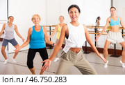 Women performing contemporary dance in training room. Стоковое фото, фотограф Яков Филимонов / Фотобанк Лори